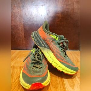 Hoka Speedgoat 5 size 9.5 2E
